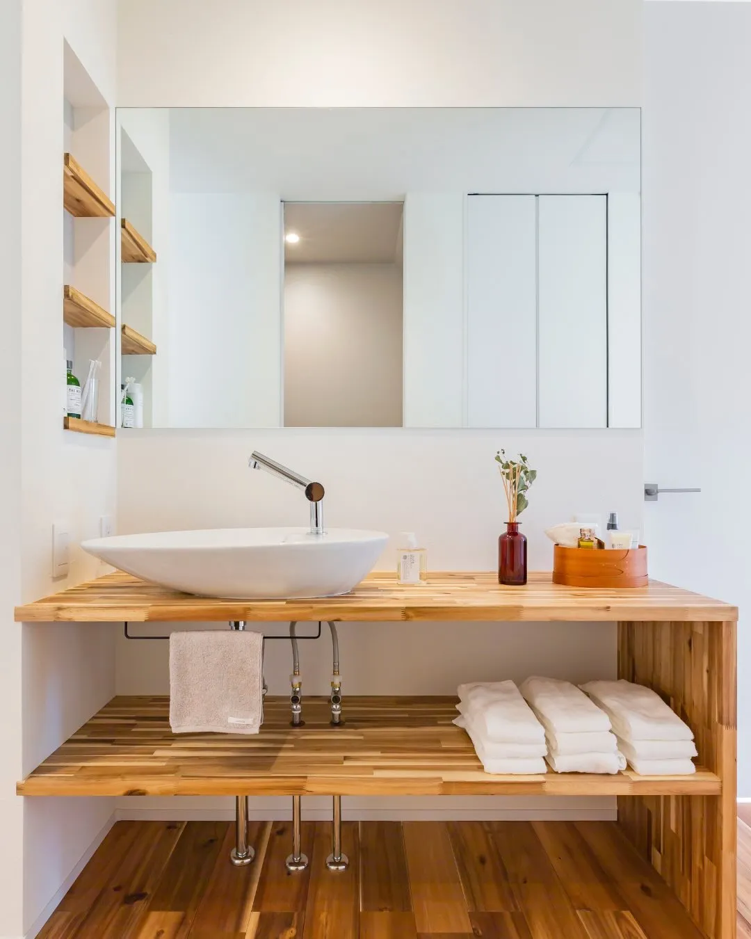 【木目が映えるナチュラル空間】