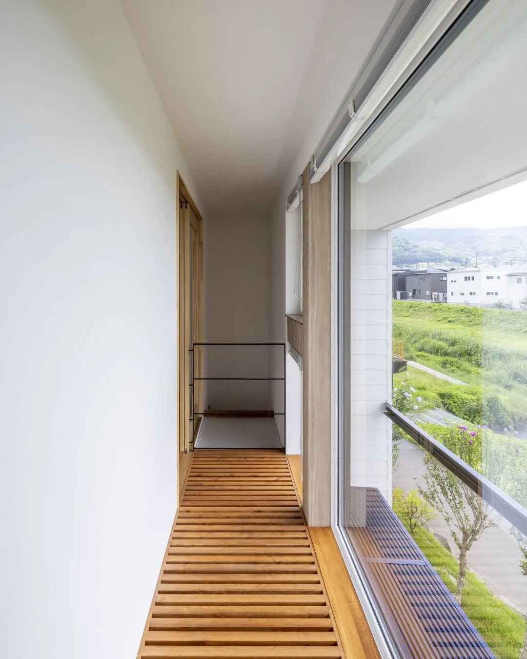 【木目が映えるナチュラル空間】